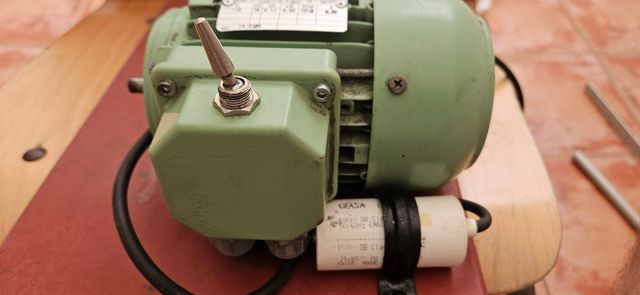 Motor eléctrico 220