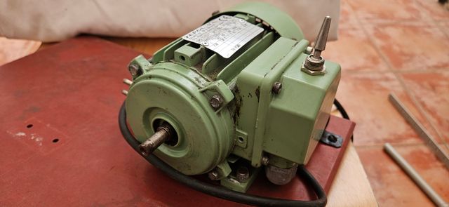 Motor eléctrico 220