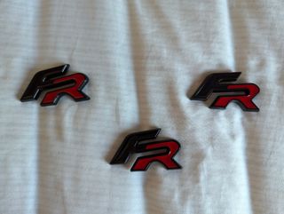 Emblema Seat FR Preto e Vermelho