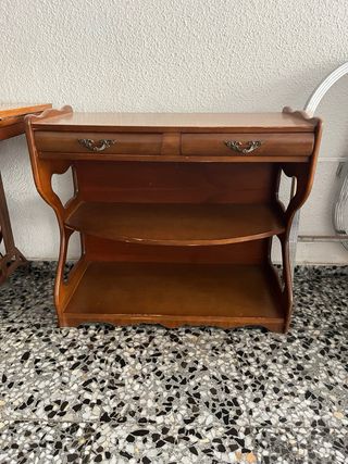 Mesita para televisión.