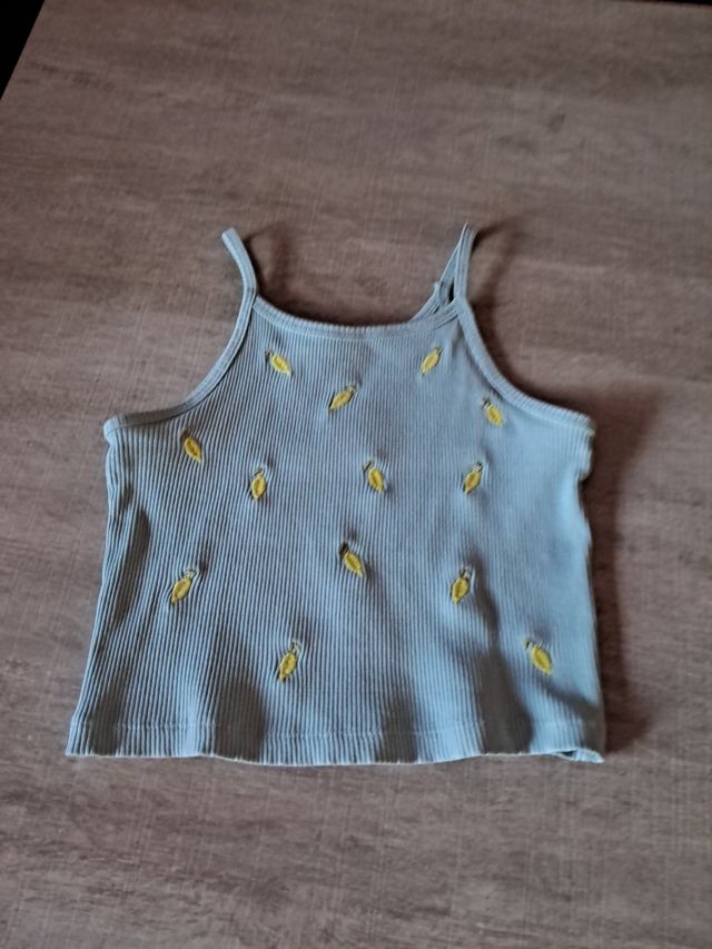 Conjunto niña (pantalón corto y top).