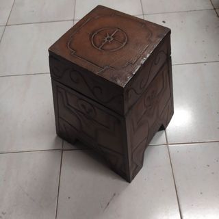 Taburete baúl de madera africano