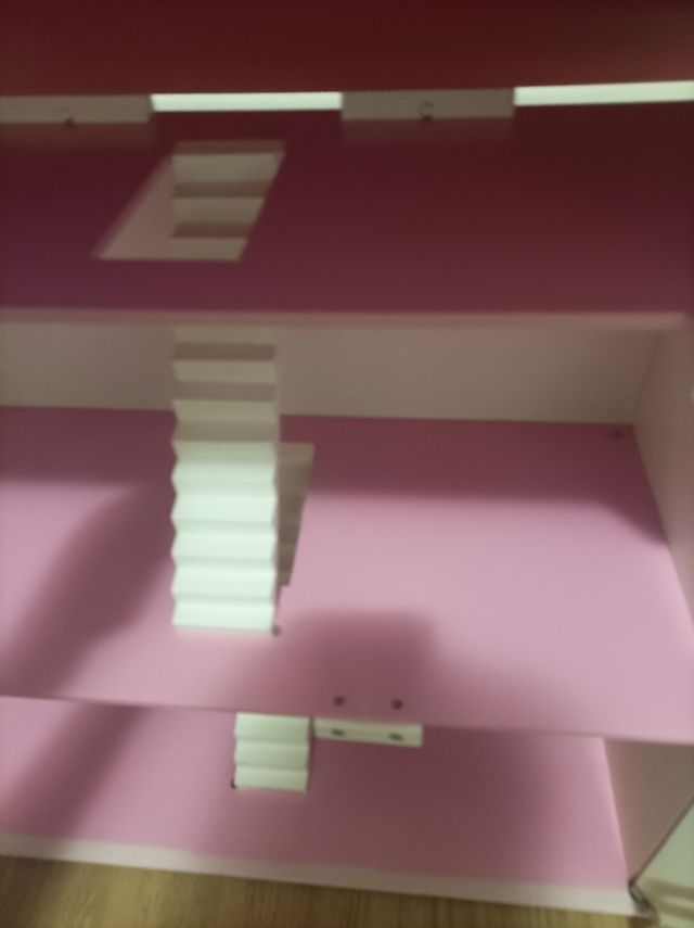 Casa de muñecas de madera