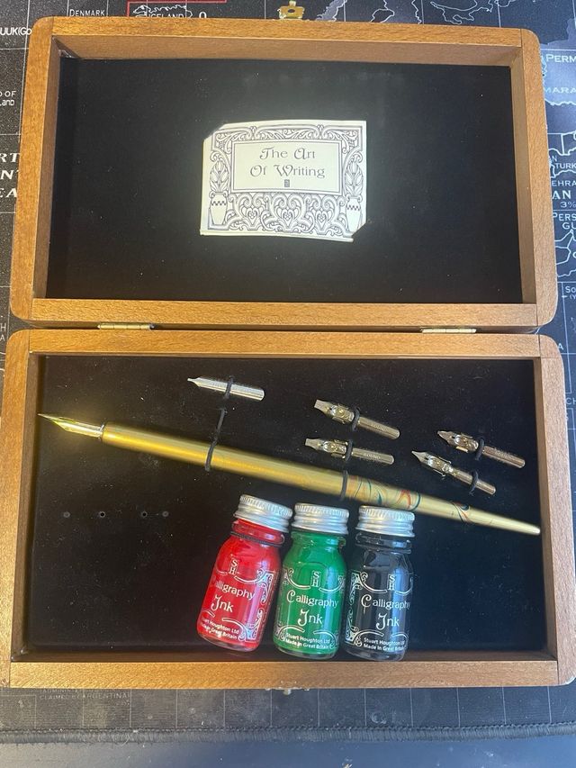 Kit de pluma y caja de madera