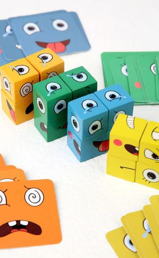 Puzzle cubos madera + cartas,diferentes caras.
