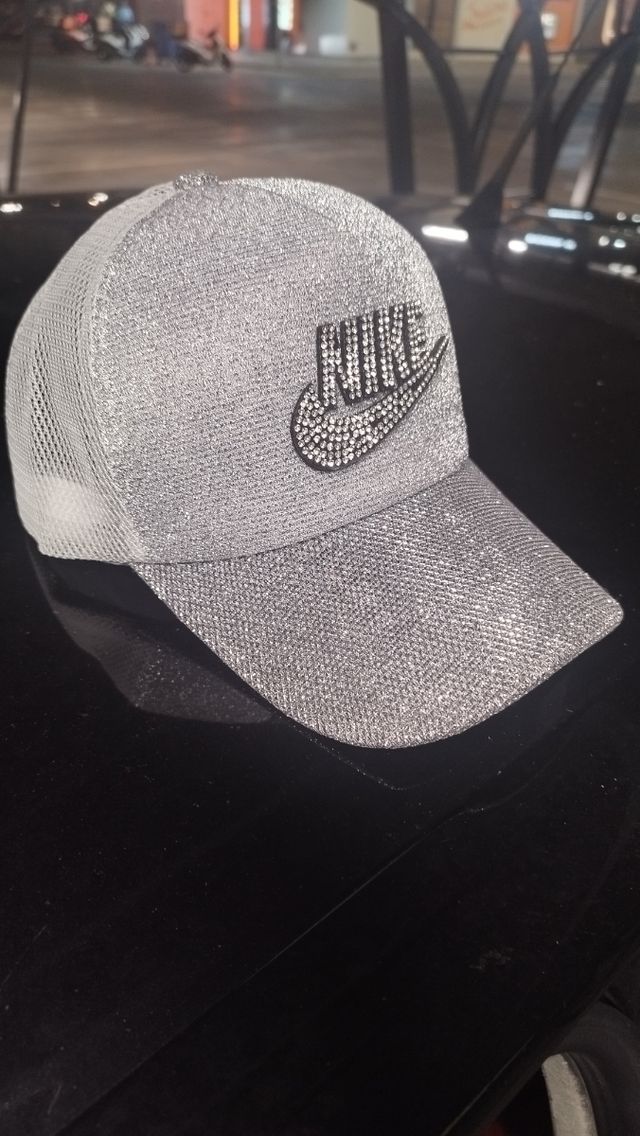 Gorra Nike brillantes