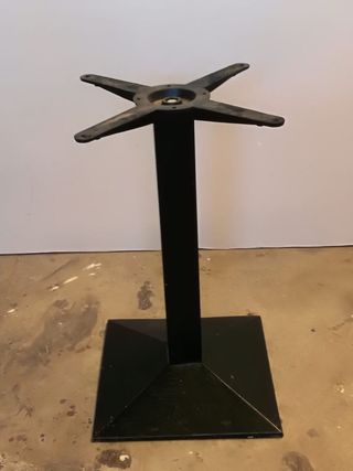 Base da tavolo quadrata, metallica e nera