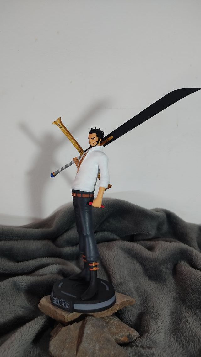 🗡️ Figura Dracule Mihawk de One Piece 🗡️