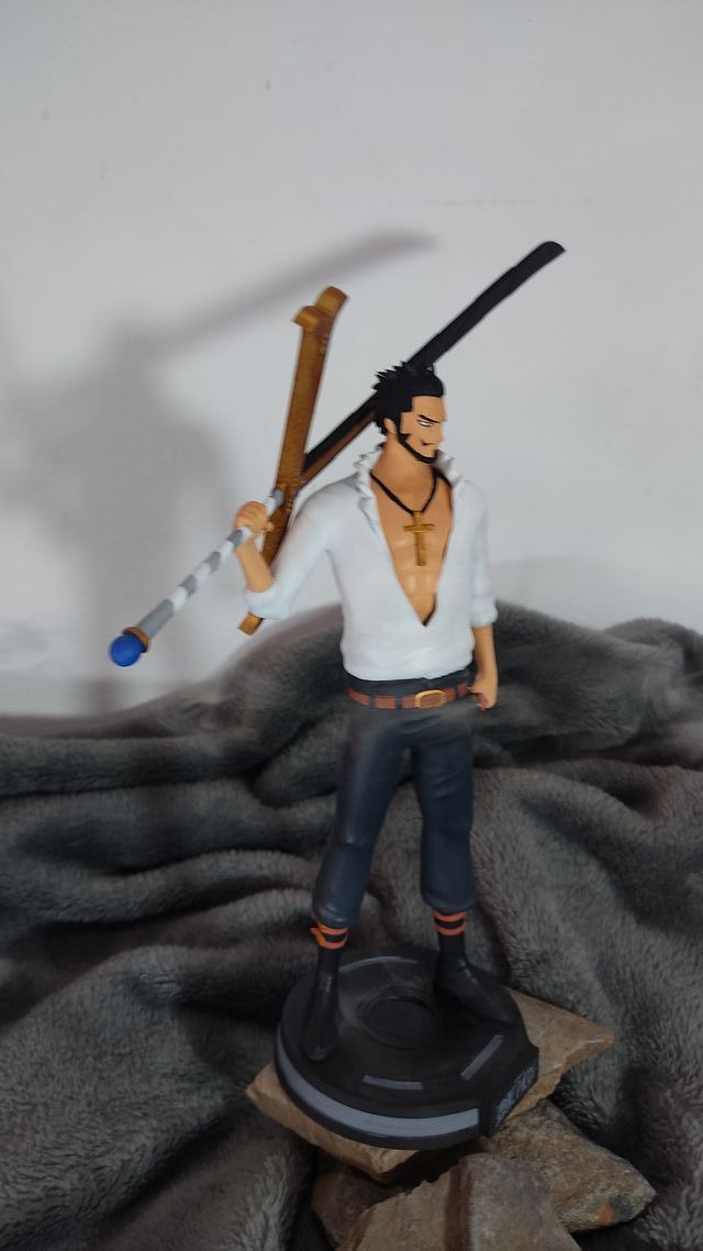 🗡️ Figura Dracule Mihawk de One Piece 🗡️