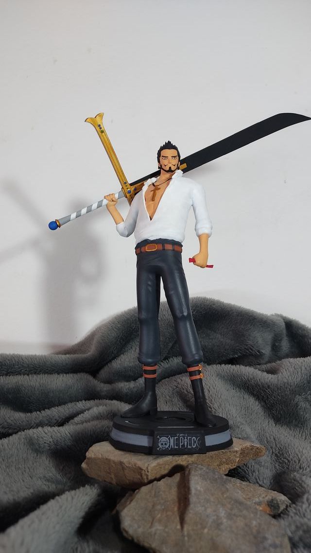 🗡️ Figura Dracule Mihawk de One Piece 🗡️