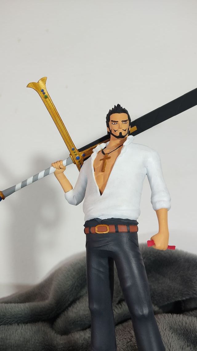 🗡️ Figura Dracule Mihawk de One Piece 🗡️