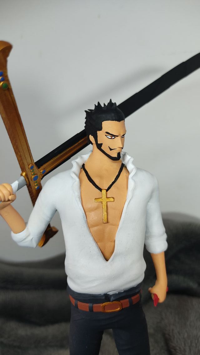 🗡️ Figura Dracule Mihawk de One Piece 🗡️
