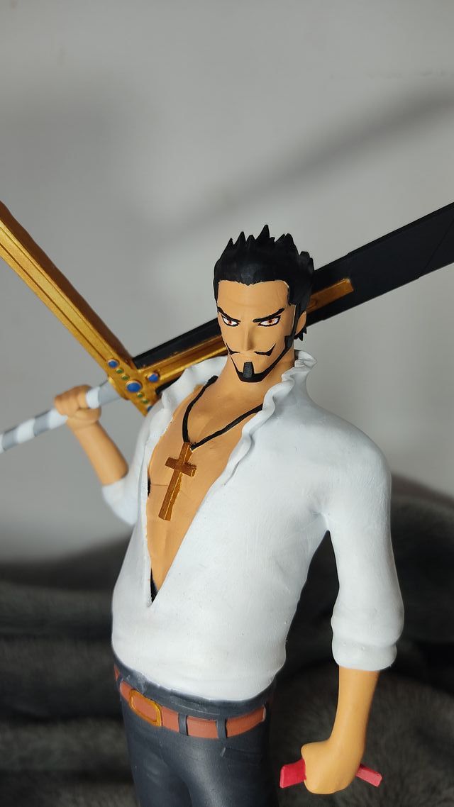 🗡️ Figura Dracule Mihawk de One Piece 🗡️