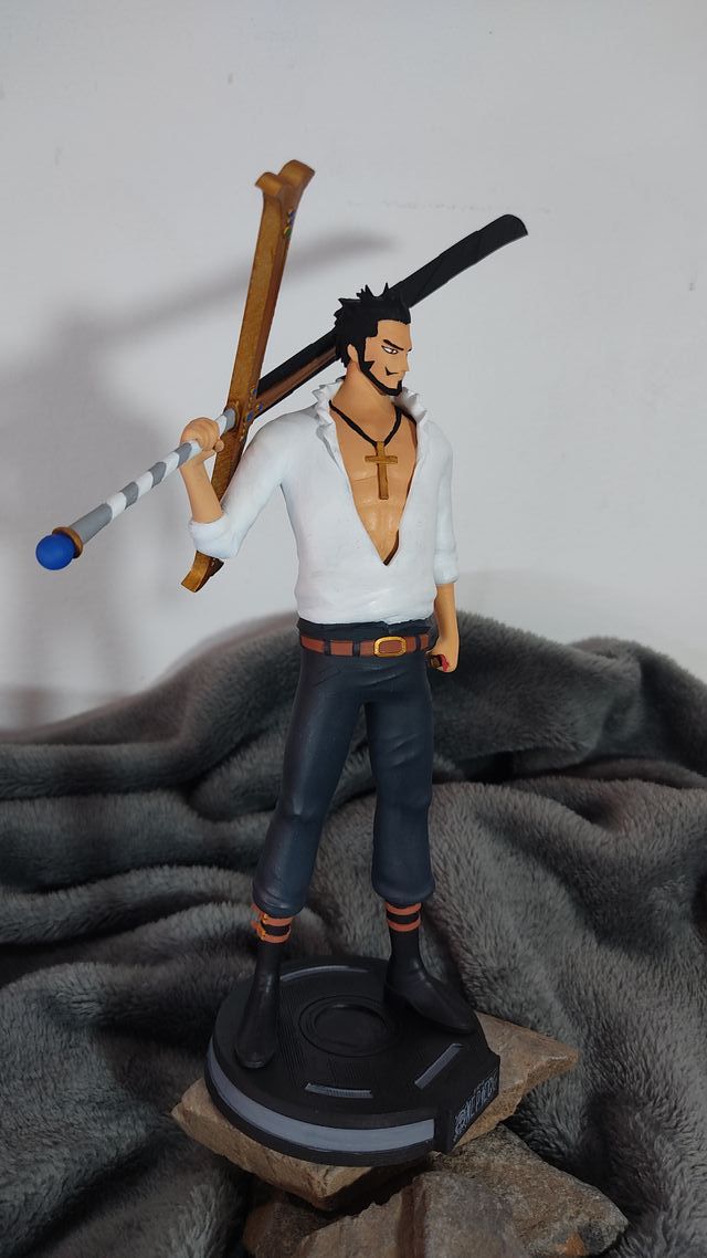 🗡️ Figura Dracule Mihawk de One Piece 🗡️
