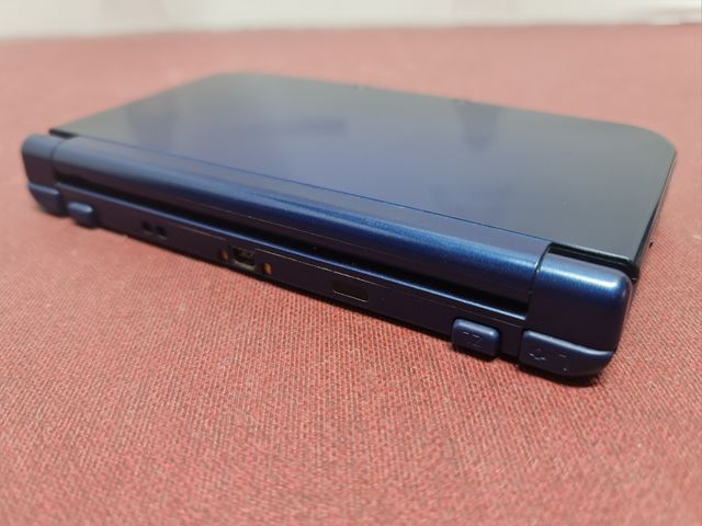 Nintendo New 3DS XL con juego