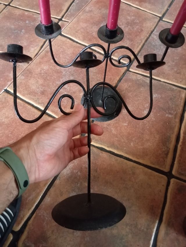 2. Candelabros de metal 2 unidades