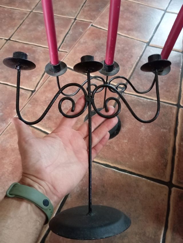 2. Candelabros de metal 2 unidades