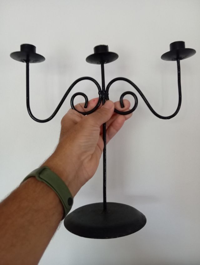 2. Candelabros de metal 2 unidades