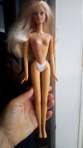 Barbie originale ben tenuta, ottima.