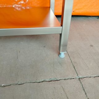 🔲 Mesa Mural de acero con 2 Estantes