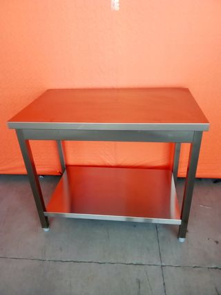 🔲 Mesa Central de acero con 1 Estante