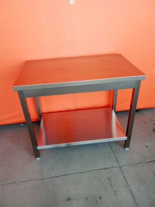 🔲 Mesa Central de acero con 1 Estante