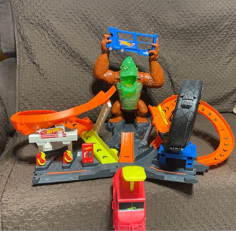 Hot Wheels Ataque De Gorila Tóxico – Pista Con Lanzador, Luces Y Sonidos, Incluye Coche 1:64, Para Niños De 5 Años