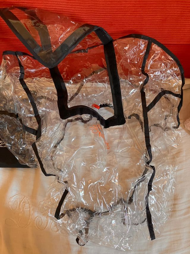 Cubre carro paseo capa plástica ajustable con goma