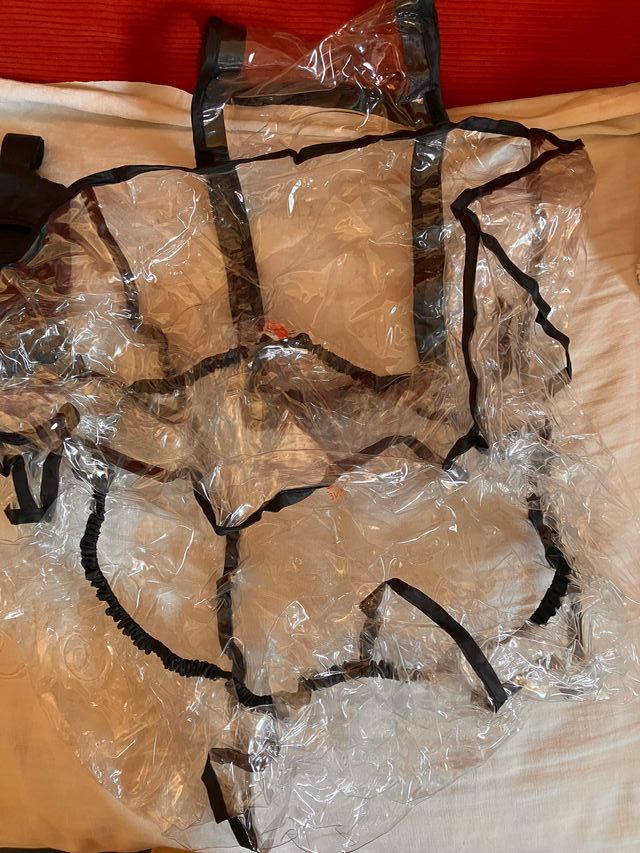 Cubre carro paseo capa plástica ajustable con goma