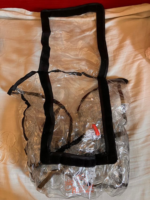 Cubre carro paseo capa plástica ajustable con goma