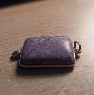 Colgante de charoita y plata de ley