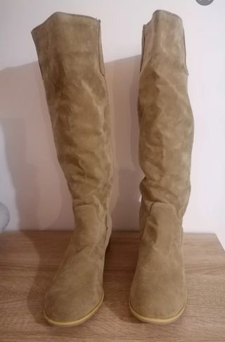 Botas serraje caña alta