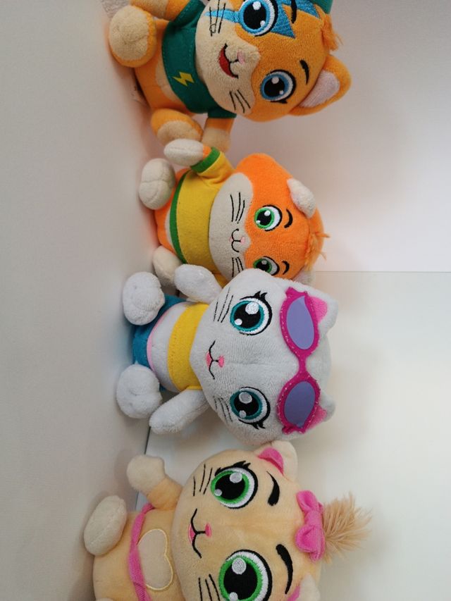 Peluches 44 gatti
