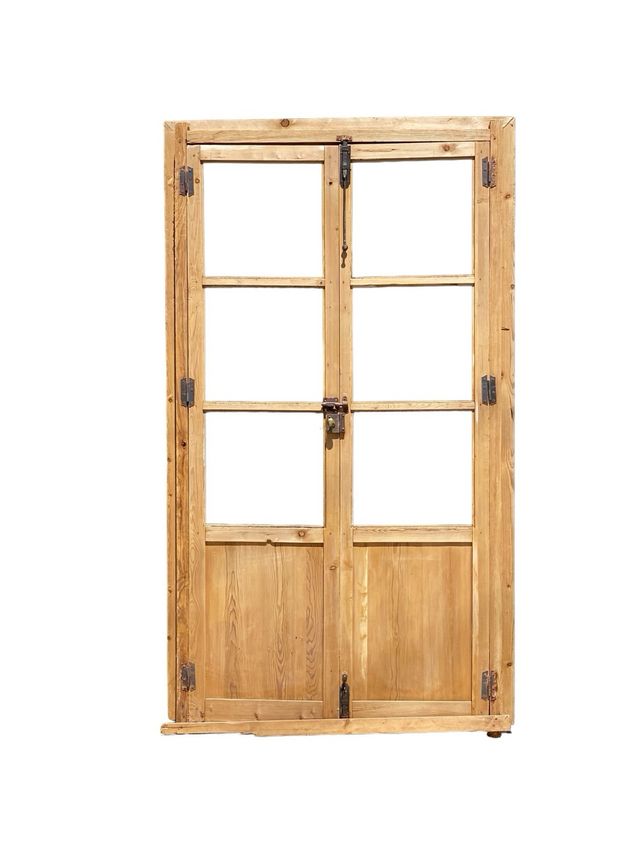 Puerta antigua grande de madera