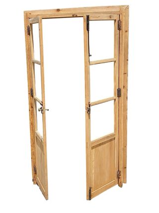 Puerta antigua grande de madera