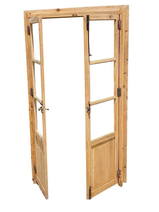 Puerta antigua grande de madera