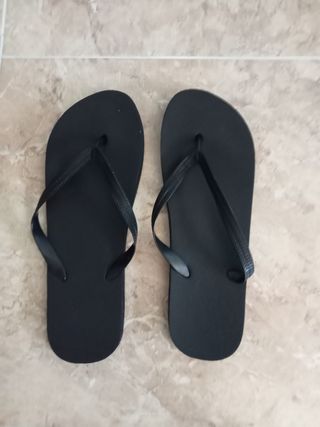 Lote de dos chanclas de dedo, talla 44