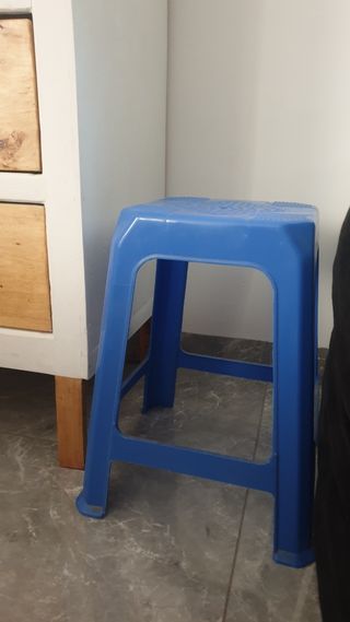 Taburete azul escalera nuevo