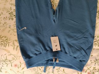 Pantalón Nike totalmente nuevo.