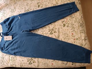 Pantalón Nike totalmente nuevo.