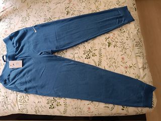 Pantalón Nike totalmente nuevo.