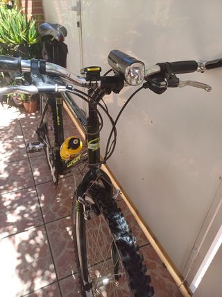 Bicicleta Conor y accesorios