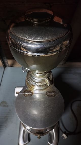 Molinillo de café eléctrico antiguo