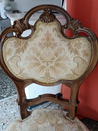 Set di tavolo e sedie legno massiccio intarsiato 