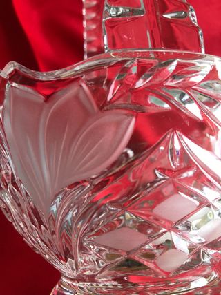 Cesta cristal tallado y base plata