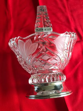 Cesta cristal tallado y base plata