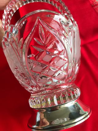 Cesta cristal tallado y base plata