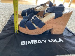 Sandalias Bimba y Lola azul marino