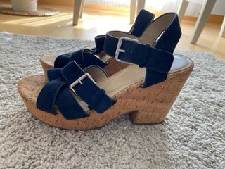 Sandalias Bimba y Lola azul marino