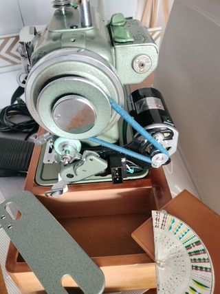 Maquina de coser Refrey